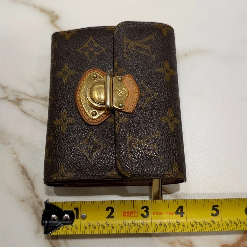 Louis Vuitton Joey Monogram trifold Wallet